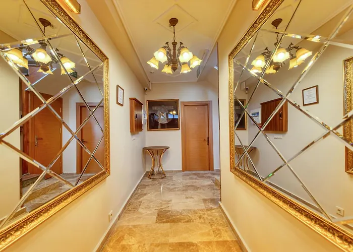 Brown 2 Mansion Oldcity 酒店